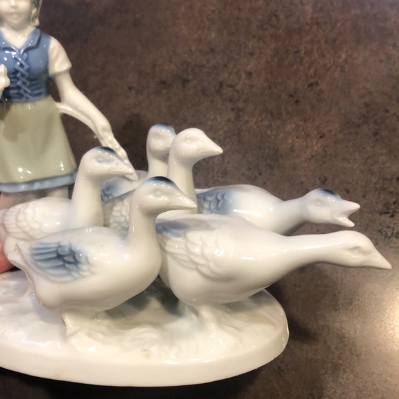 Vintage Large German Gerold Porcelain Blue and White Girl with Geese - Picture 5 of 5